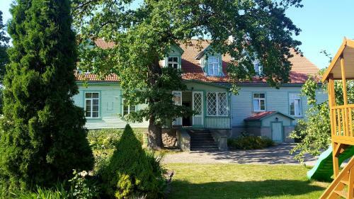 Idyllic 1930's Style Apartment