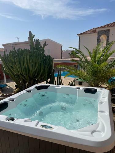 Incre�ble Casa Con Piscina Privada Y Jacuzzi