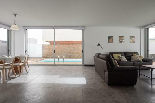 Modern 2br Villa Private Pool And Parking