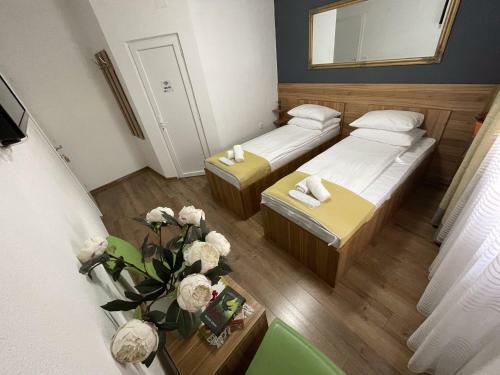 Hostal Guesthouse Check In