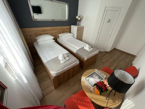 Hostal Guesthouse Check In
