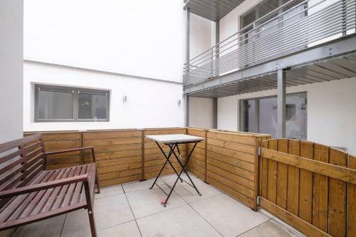 Ilot Sacre Apartments