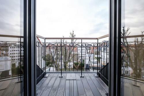 Fabulous Apartments In Ch�telain Area