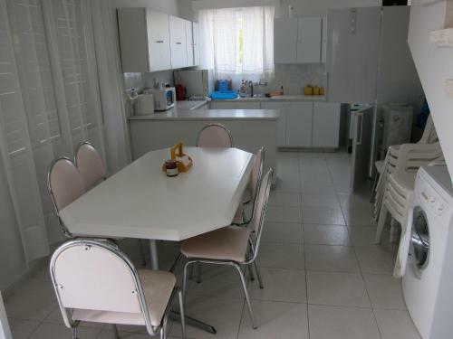 Spiros Seaside Holiday Home