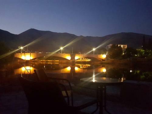 Hostal River House Castello