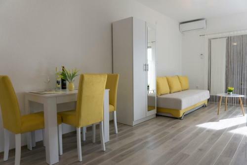Apartmani Ivkovi?+