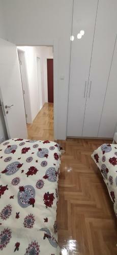 Leo Apartment