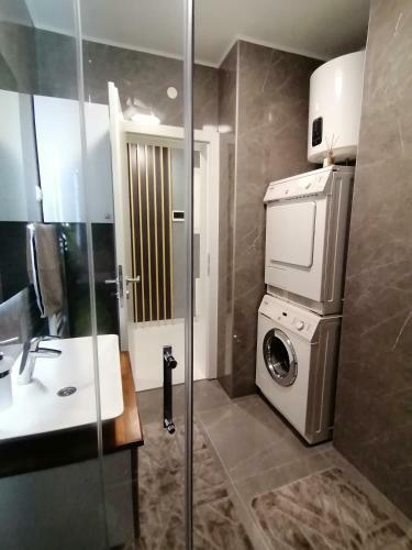 Ek Apartments