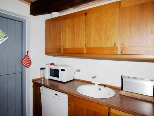 Three-bedroom Holiday Home In Bl�vand 84
