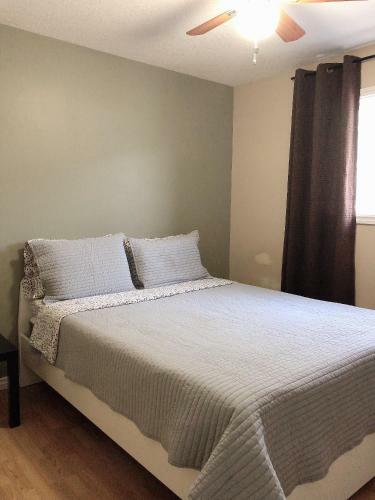Hostal Central Edmonton Guest House For Men Only