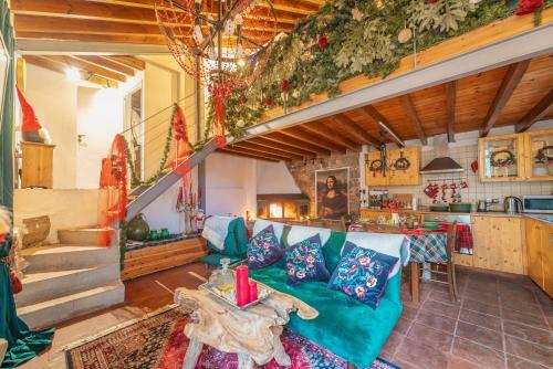 Purple Rustic Villa With Jacuzzi Saranti