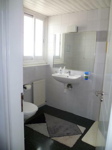 En Suite Sunny In House Room