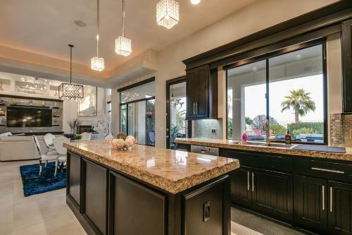 Luxury Contemporary Sanctuary W Pool And Views