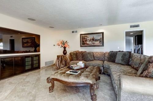 Fountain Hills Gem With Pool And Great Views