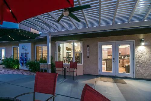 Spectacular Hilltop Home Wresort Like Backyard