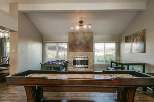 Spectacular Hilltop Home Wresort Like Backyard