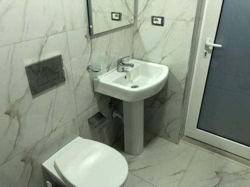 Hostal Agim Caca Apartments & Studio