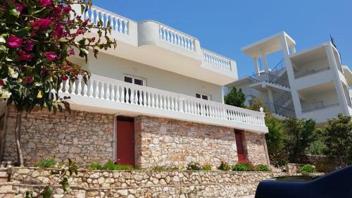 Villa Quiet Side