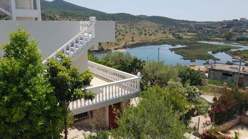 Villa Quiet Side