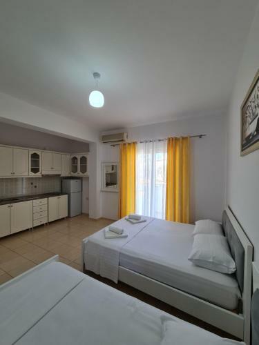 Summer Time Hotel