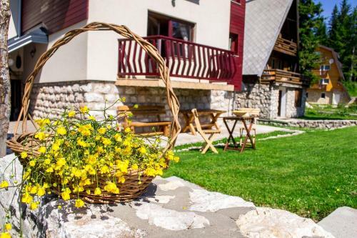 Apartments And Rooms Planinska Idila