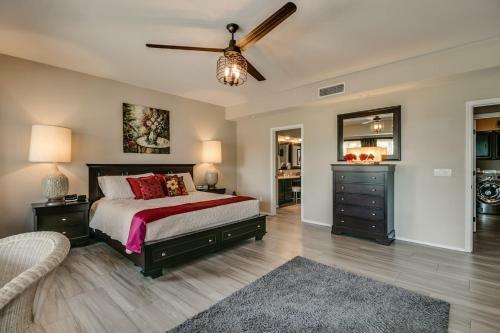 Spectacular Golf Course Home With Pool And Views