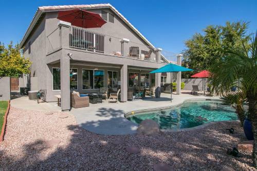 Spectacular Golf Course Home With Pool And Views