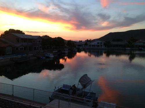 Glendale Arizona Lakeside Property