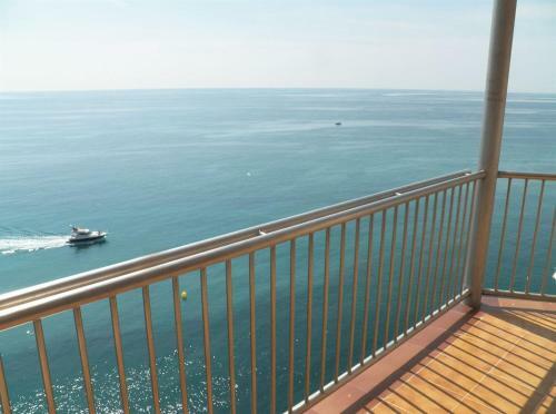 Apartment With Direct Access To The Sea