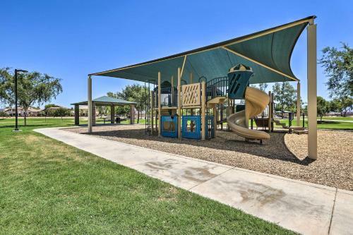 Desert Retreat With Outdoor Oasis And Pool Table!