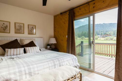 Whispering Hollow Lodge On Greer Main St!