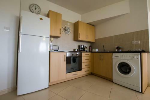 Apartamento New Beautiful Sea View 2 Bdrm Flat With Pool!