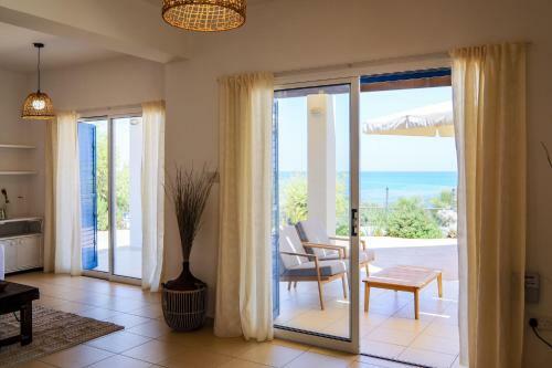 Phaedrus Living: Seaside Luxury Villa Anafi