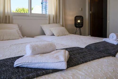 Phaedrus Living: Seaside Luxury Villa Anafi