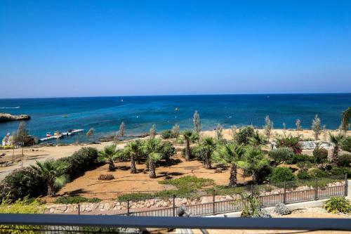 Phaedrus Living: Seaside Luxury Villa Anafi