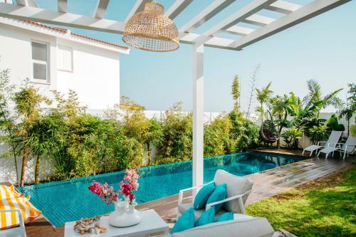 Island Home Seaside Villa