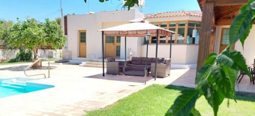 Stunning 2-bed Villa In Paralimni
