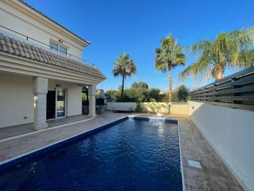 Spacious Holiday Villa With Heated Swimming Pool