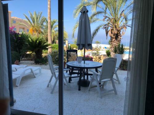 Modern, Pool-side 2 Bedroomed Apartment