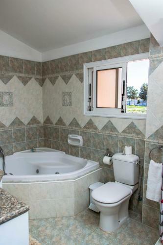 6 Bdr Villa With Tennis Court