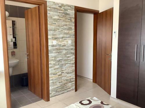 Nice Freshly Renovated Sea-view Apartment