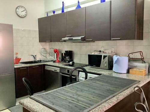 Nice Freshly Renovated Sea-view Apartment