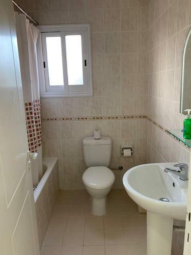 Limnaria Gardens: Sunny 2 Bed Apartment