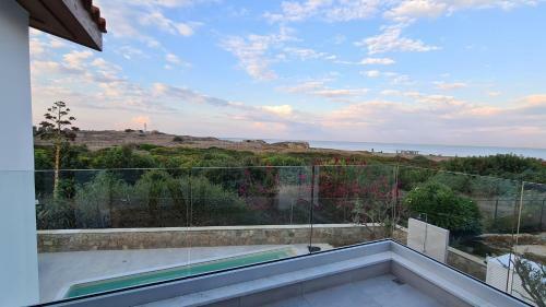 Phaedrus Living: Seaview Luxury Villa Venus