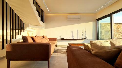 Phaedrus Living: Seaview Luxury Villa Venus