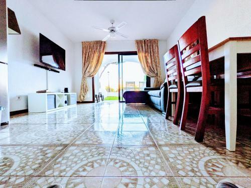 Newly Refurbished Modern Apartment With Stunning Mountain Views