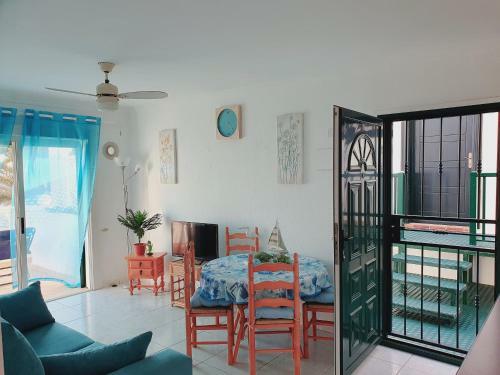 Azul Window Apartment