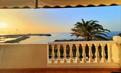 Azul Window Apartment
