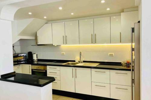 Villa With Sea View And Luxury Heated Pool