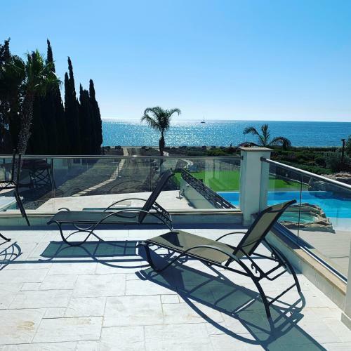 Lucky 7 Beachfront Villa Perivolia